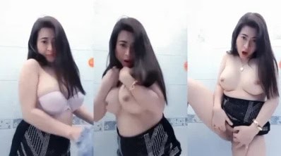 Indonesian Viral VCS Tante Binal di Kamar Mandi
